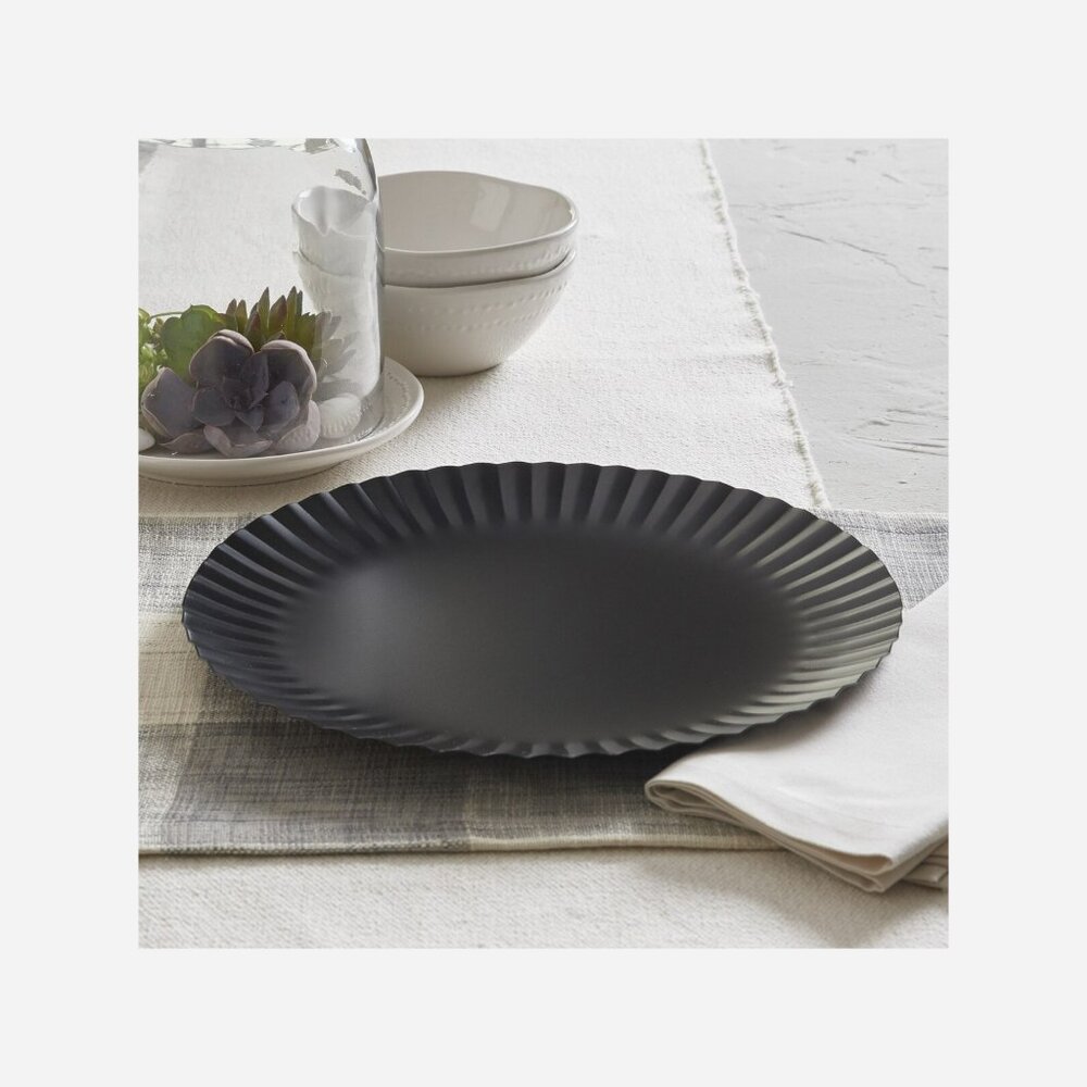 Spencer Black Metal Chargers – Set of 4 Modern Table Accents